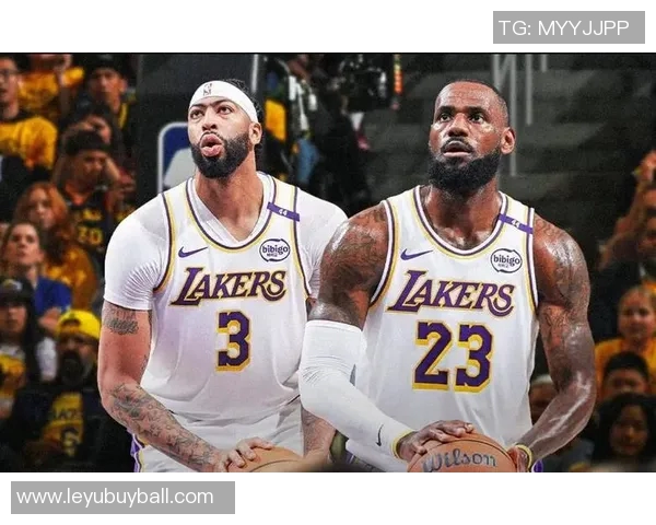 詹姆斯投篮与传球给八村的差异何在为何引发如此争议