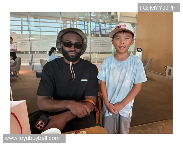 杰伦布朗轻松发挥仅用25分钟便斩获19分6篮板6助攻的精彩表现