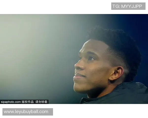 巴萨瞄准19岁荷兰中场新星斯米特本赛季表现出色出场26次打进2球